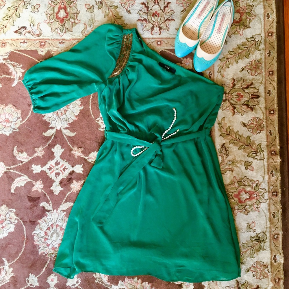 Forever 21 Green off-the-shoulder dress (L)
